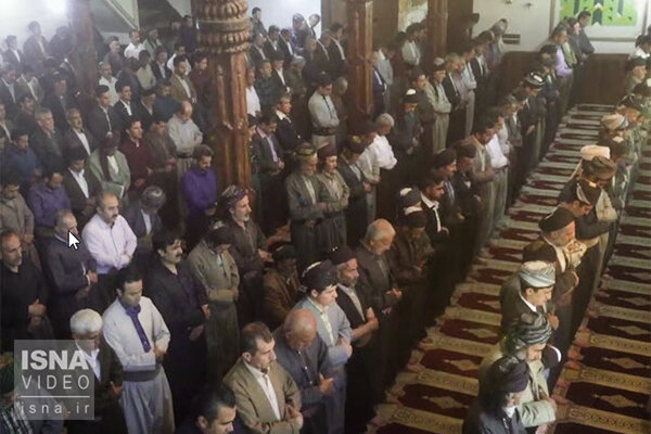 ویدئو / نماز عید فطر اهل تسنن در «اورامان تخت» کردستان
