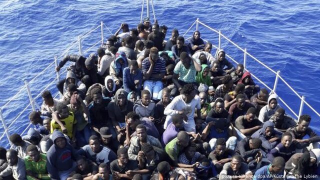 تونس مانع ورود کشتی پناهجویان به بندر جرجیس می‌شود