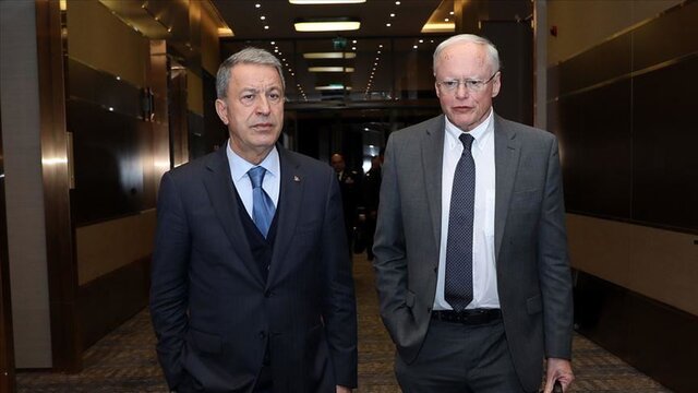 وزیر دفاع ترکیه و نماینده آمریکا در بروکسل درباره سوریه مذاکره کردند