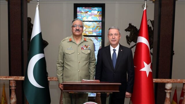 دیدار وزیر دفاع ترکیه و رئیس ستاد مشترک ارتش پاکستان