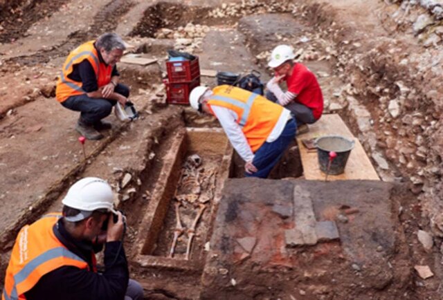 کشف تابوت سنگی قرون وسطایی در فرانسه