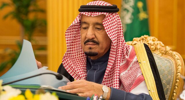 دستور پادشاه عربستان برای اعطای نشان به افسران شرکت کرده در جنگ یمن