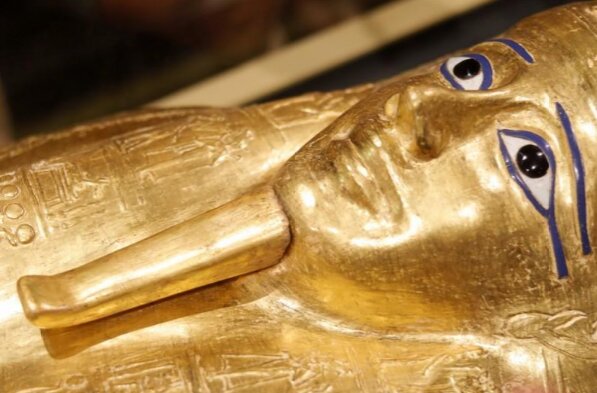 مصر از تابوت باستانی غارت‌شده رونمایی کرد