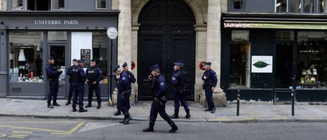 سرقت نیم میلیون یورویی از فروشگاه لباس در پاریس