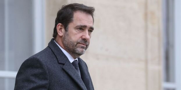 وزیر کشور فرانسه: خطر حملات تروریستی “خیلی زیاد” است/استعفا نمی‌دهم