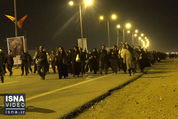 ویدئو / پیاده‌روی شبانه‌روزی زائران کربلا در عراق
