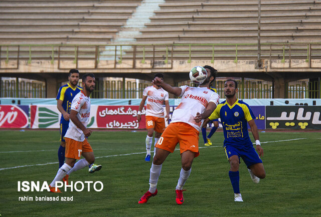 دیدار فوتبال مس کرمان و فجر سپاسی شیراز
