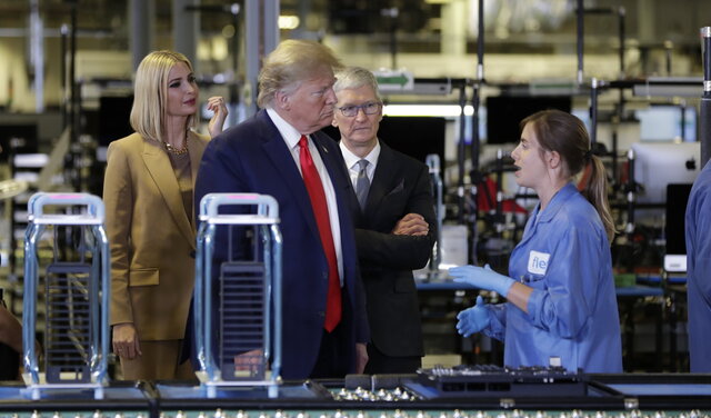 افتتاح یکی از کارخانه‌های اپل به دست دونالد ترامپ