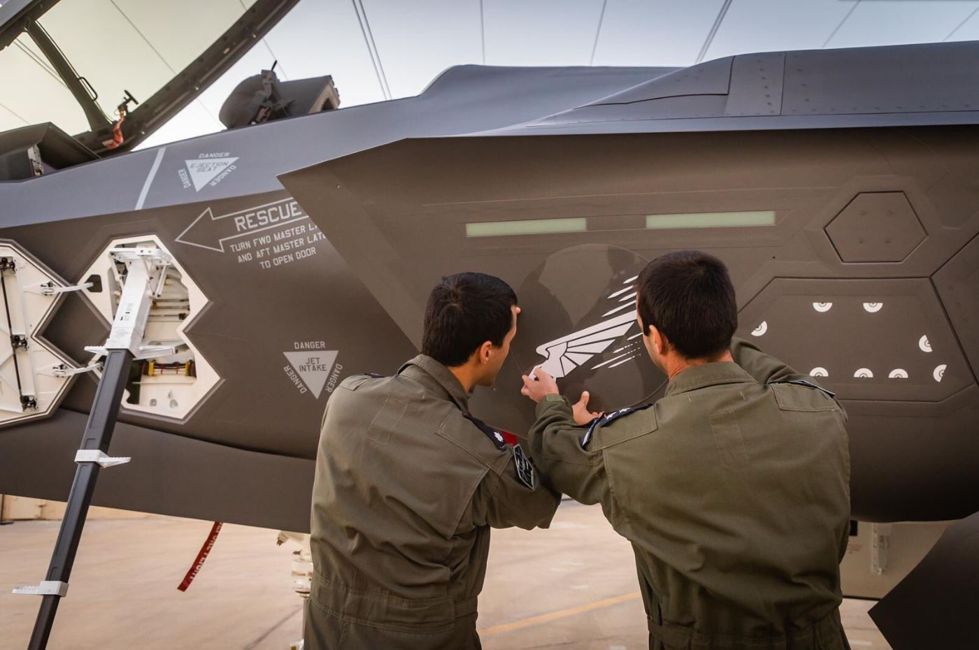 اسرائیل دو فروند جنگنده جدید”اف-۳۵” از آمریکا تحویل گرفت