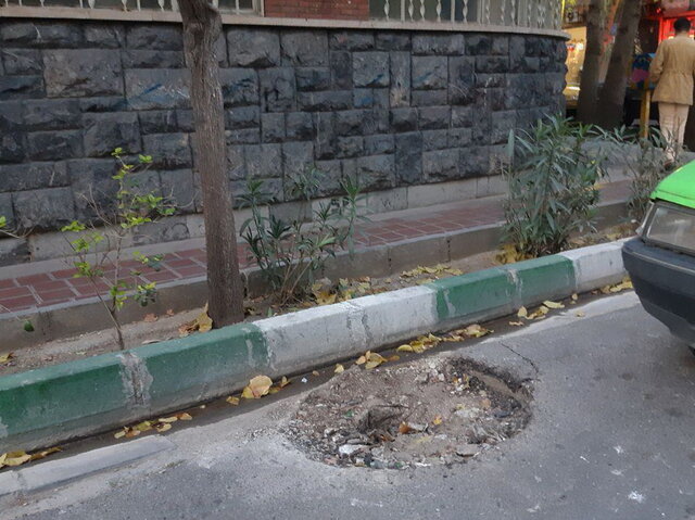 حذف تیربرق‌های با نشان «شیر و خورشید» در تهران
