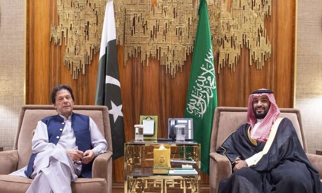 پاکستان به سپرده‌گذاری‌های ۵ میلیارد دلاری از سوی عربستان و امارات دست یافته است