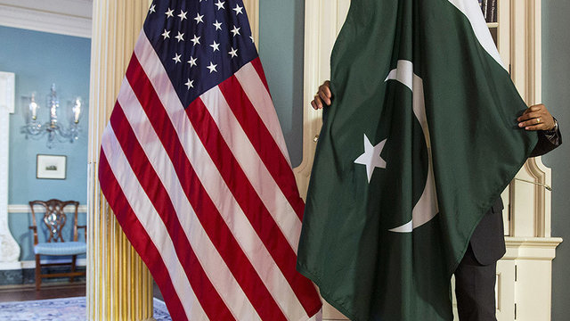ترامپ دستور از سرگیری برنامه‌های آموزش ارتش در پاکستان را صادر کرد