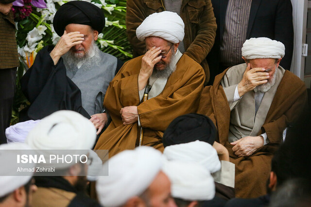 مراسم بزرگداشت جانباختگان سقوط هواپیمای اوکراینی با حضور مراجع تقلید برگزار شد