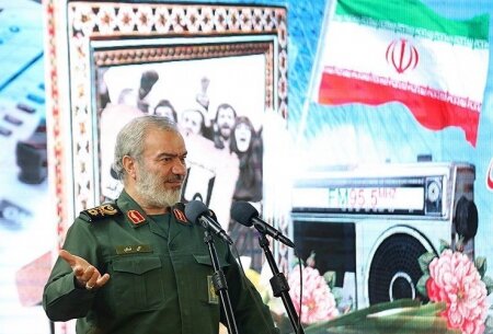 انقلاب اسلامی یک کلمه بیشتر و یک کلمه کمتر از اسلام ندارد