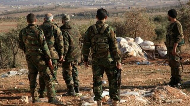 مسکو از کشته و زخمی شدن ۱۲۰ سرباز سوری در حمله تروریست‌ها در حومه ادلب خبر داد