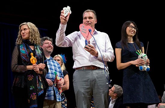 جوایز علمی «ایگ‌نوبل»؛ همه‌چیز درباره این جایزه عجیب