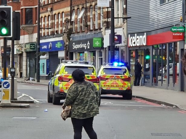 پلیس لندن مردی را پس از حمله با چاقو از پای درآورد