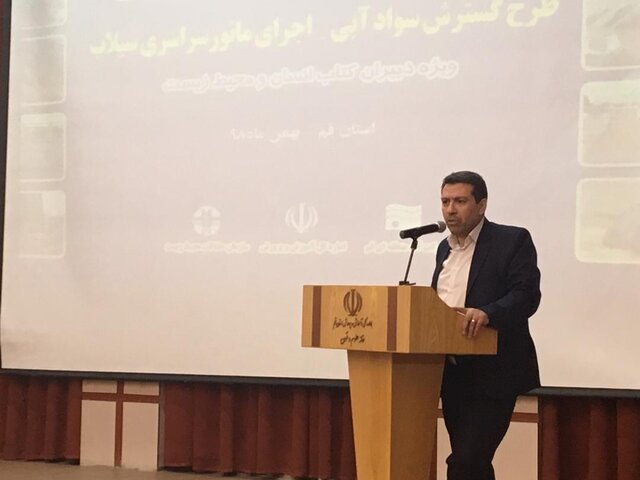 شعار و اقدام غلط جنگل کردن جاده قم – تهران/ جنگل باید جنگل بماند و کویر هم کویر