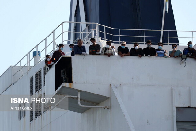 پهلوگیری کشتی سانی جهت انتقال مسافران ایرانی از شارجه به بندرعباس