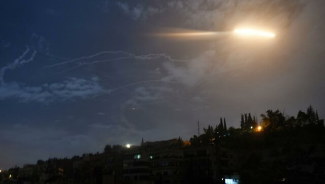 پدافند هوایی سوریه موشک‌های شلیک شده بر فراز قنیطره را رهگیری کرد