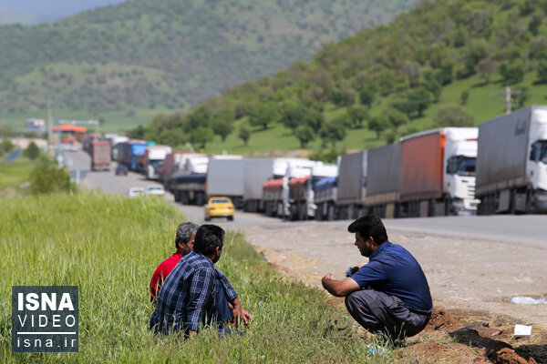 ویدئو / صف طولانی خودروهای سنگین در مرز باشماق