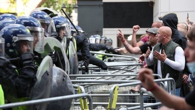 درگیری پلیس و تظاهرکنندگان در لندن