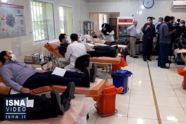 ویدئو / اهدای خون توسط خبرنگاران و فعالان رسانه‌ای قم