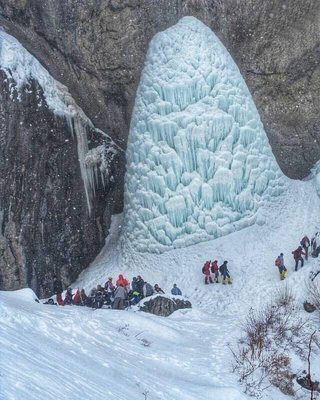 تصویر دیدنی از آبشار یخ‌زده سنگان