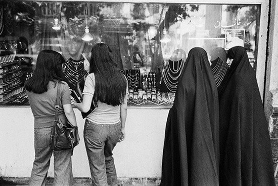 زنِ ایرانی ایده‌آل ۱۰۰سال گذشته، چگونه زنی‌ست؟
