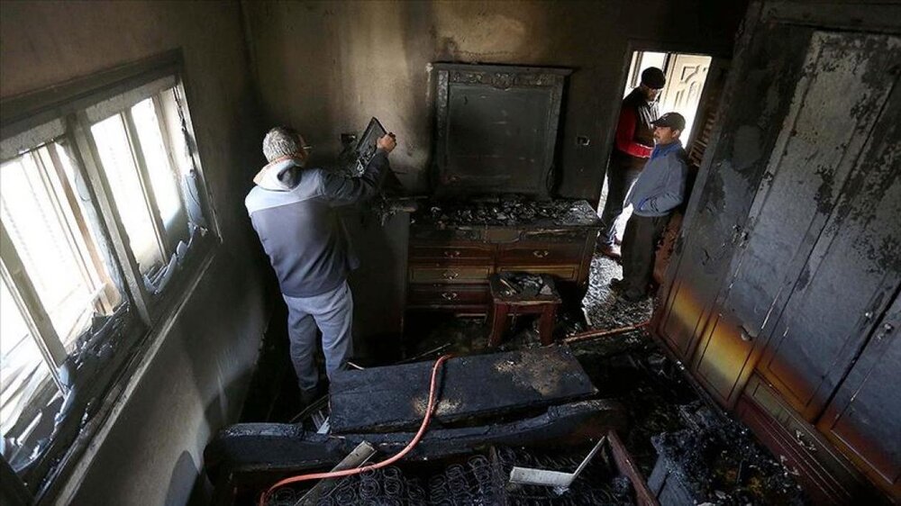 اقدام جنجالی پسر نتانیاهو در حمایت از قاتل یک خانواده فلسطینی اقدام جنجالی پسر نتانیاهو در حمایت از قاتل یک خانواده فلسطینی