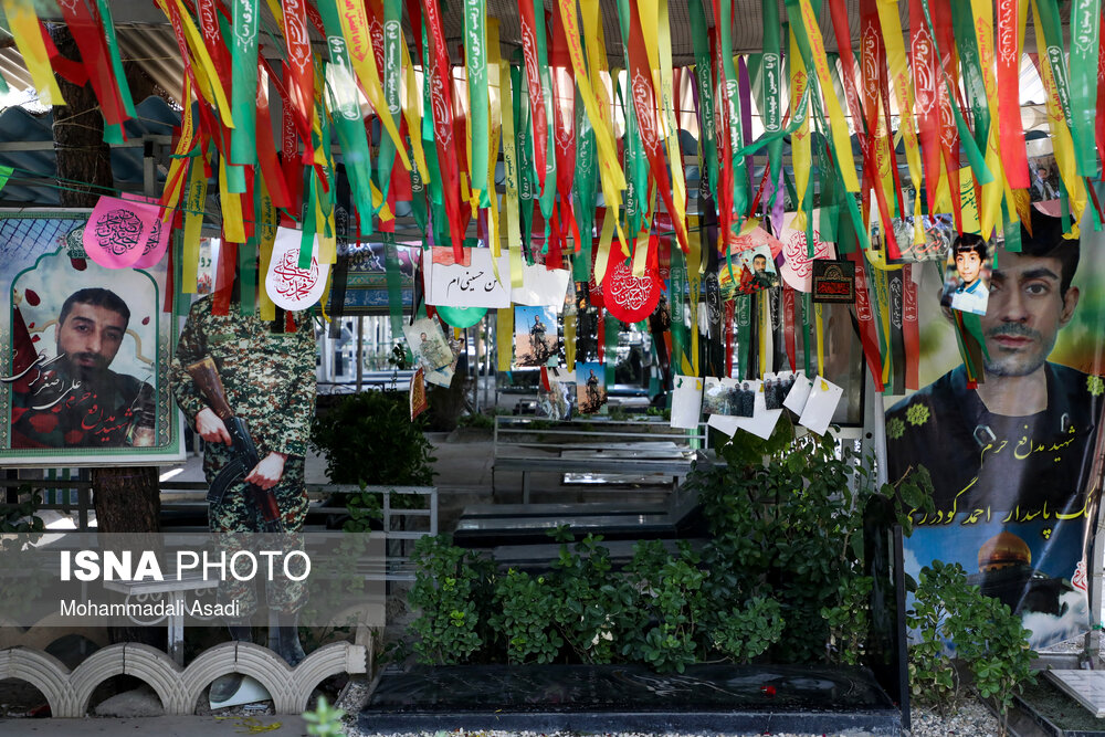 مراسم عطرافشانی و گلباران گلزارهای شهدای در سراسر کشور برگزار شد