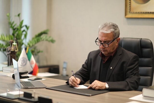 مجرمین سیاسی معمولا اهداف میهن‌پرستانه دارند
