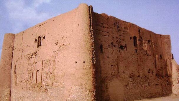 قلعه سنگ بست زواره با ۹۰۰ سال قدمت