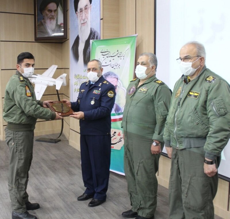 برگزاری مراسم فارغ التحصیلی دانشجویان خلبانی هواپیمای اف ۴