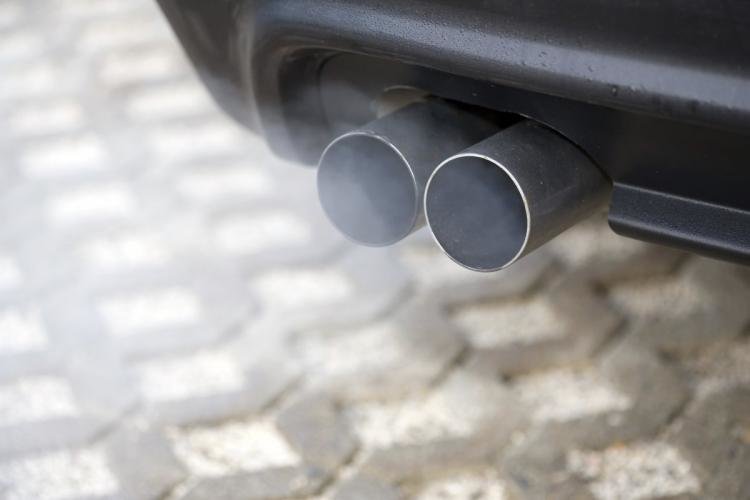 کاهش گازهای آلاینده اگزوز خودروها با نانوکاتالیست‌های حاوی فلزات گرانبها