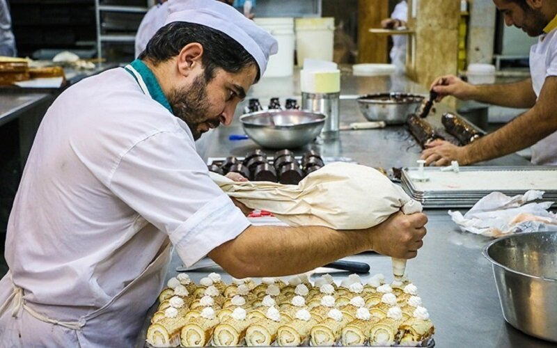 اخراج پرسنل قنادی‌ها به دلیل مشکلات مالی / افزایش چند برابری مواد اولیه قنادی