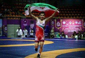 رفتگری قهرمان کشتی آسیا در شهرداری دزفول/ حسینوند:گفتند خوب جارو بزنی بیشتر حقوق می گیری!