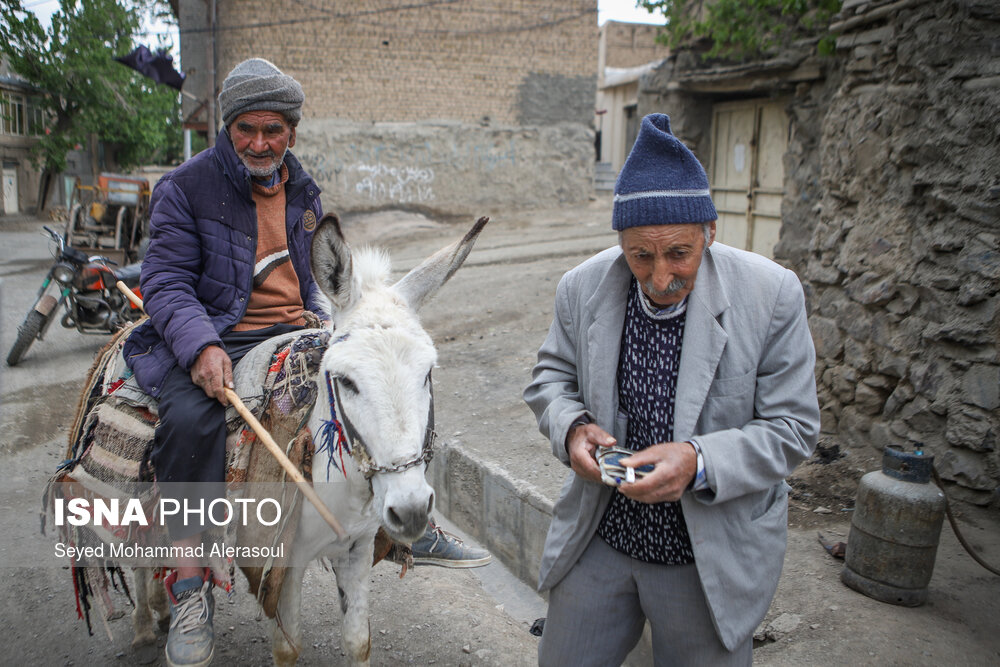 واکسیناسیون سالمندان بالای ۸۰ سال در روستای پیوه‌ژن مشهد