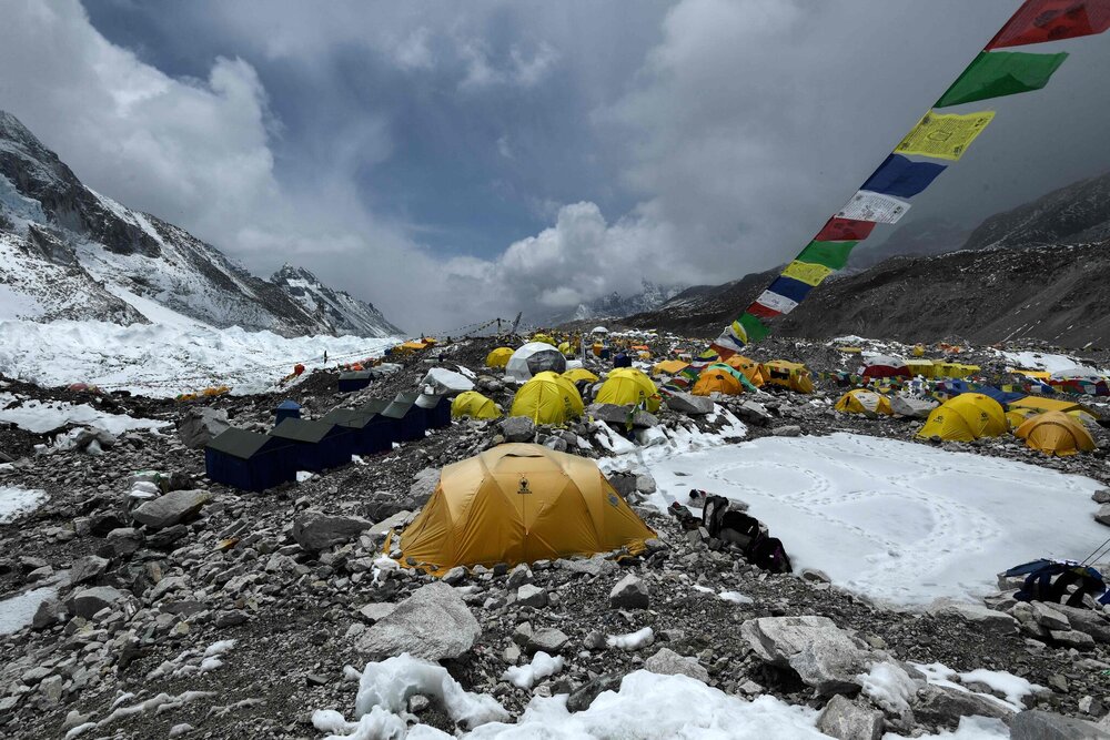 وضعیت بحرانی کوهنوردان اورست/ هیمالیانورد ایرانی کرونا گرفت