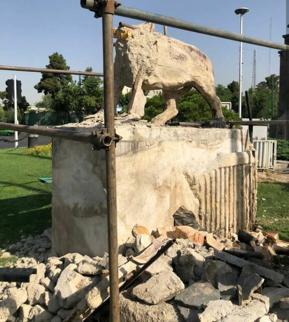 مجسمه‌های میدان رازی قبل از شیرهای میدان حر مرمت شده‌اند!