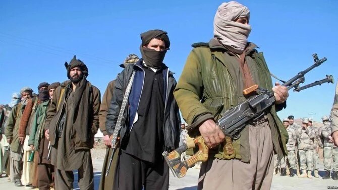 ۱۴ کشته و ۳۷ گروگان در بین نیروهای ارتش افغانستان در جریان درگیری با طالبان