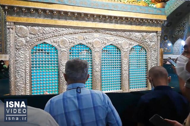 ویدئو / زیارت روضه منوره حضرت رضا (ع) در دهه کرامت