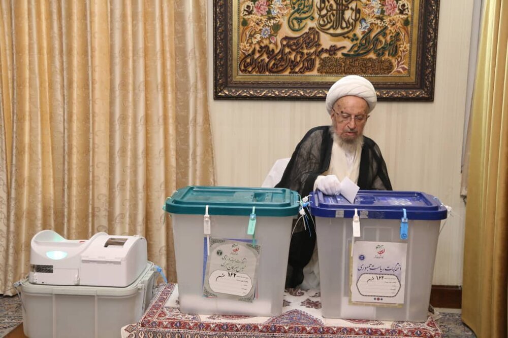 آیت الله مکارم شیرازی: مردم هر سلایقی دارند در انتخابات شرکت کنند