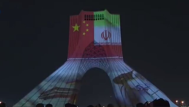 کنکاشی بر تصاویر پرسش‌برانگیز روی برج آزادی