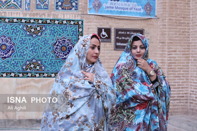 ترویج حجاب در اماکن مذهبی گردشگری یزد با چادرهای نانو