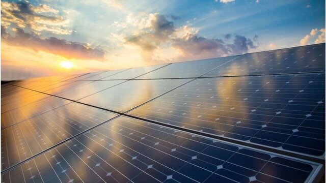 تولید ۱۰ هزار مگات وات برق با نصب پنل‌های خورشیدی در مناطق بیابانی کشور