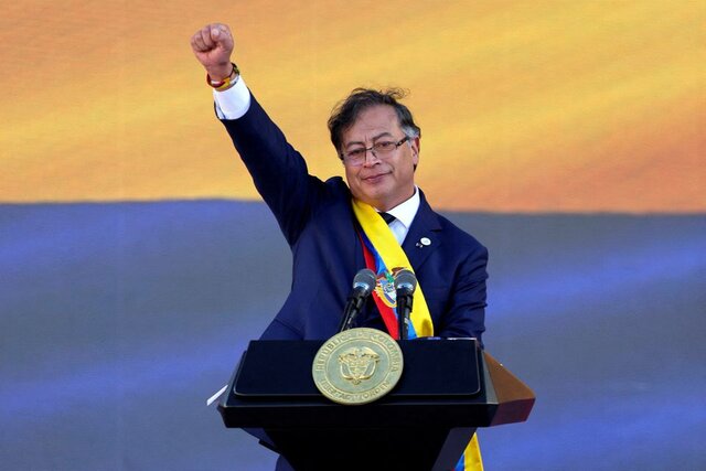 اقدام رئیس جمهوری کلمبیا برای از سرگیری مذاکرات صلح با “ارتش آزادی‌بخش ملی”