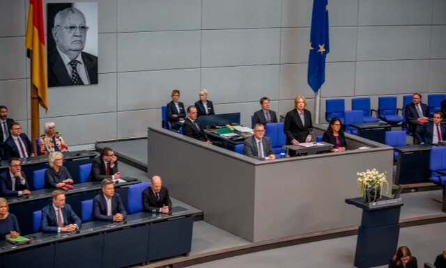 ادای احترام پارلمان آلمان به گورباچف