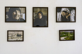 نمایشگاه عکس «یک قرن مادری» در اهواز