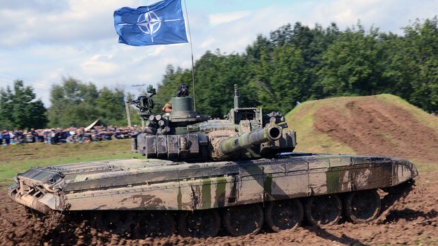 رونمایی از کمک‌های جدید نظامی آمریکا به اوکراین؛ تانک، پهپاد و موشک